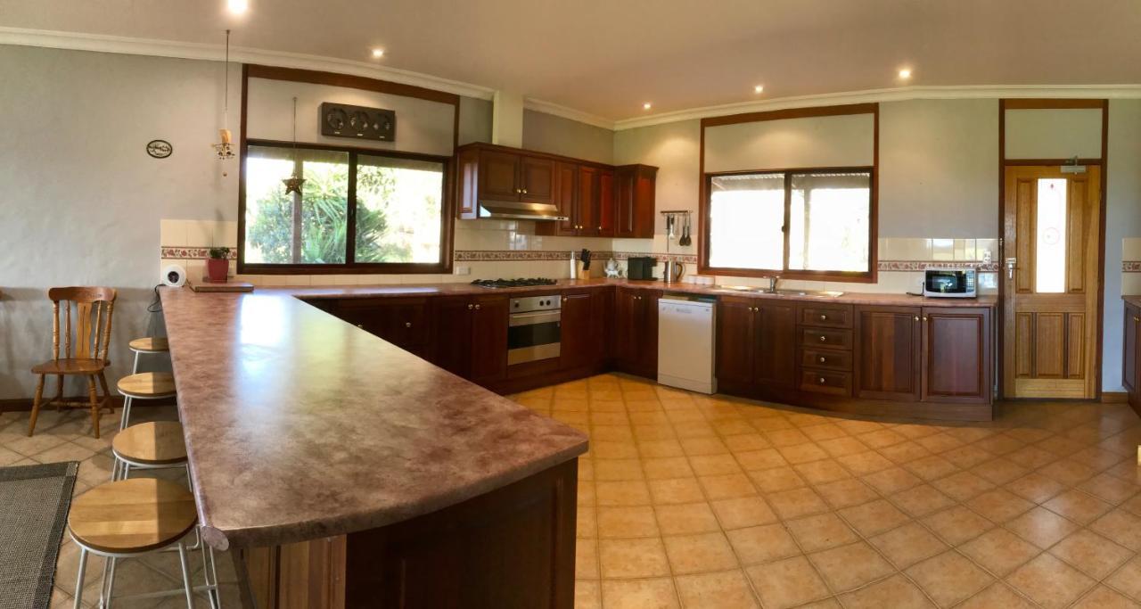 Bee'S Place - 3 Bedroom Home On 10 Acres Of Land With Distant Ocean Views Emu Bay Buitenkant foto