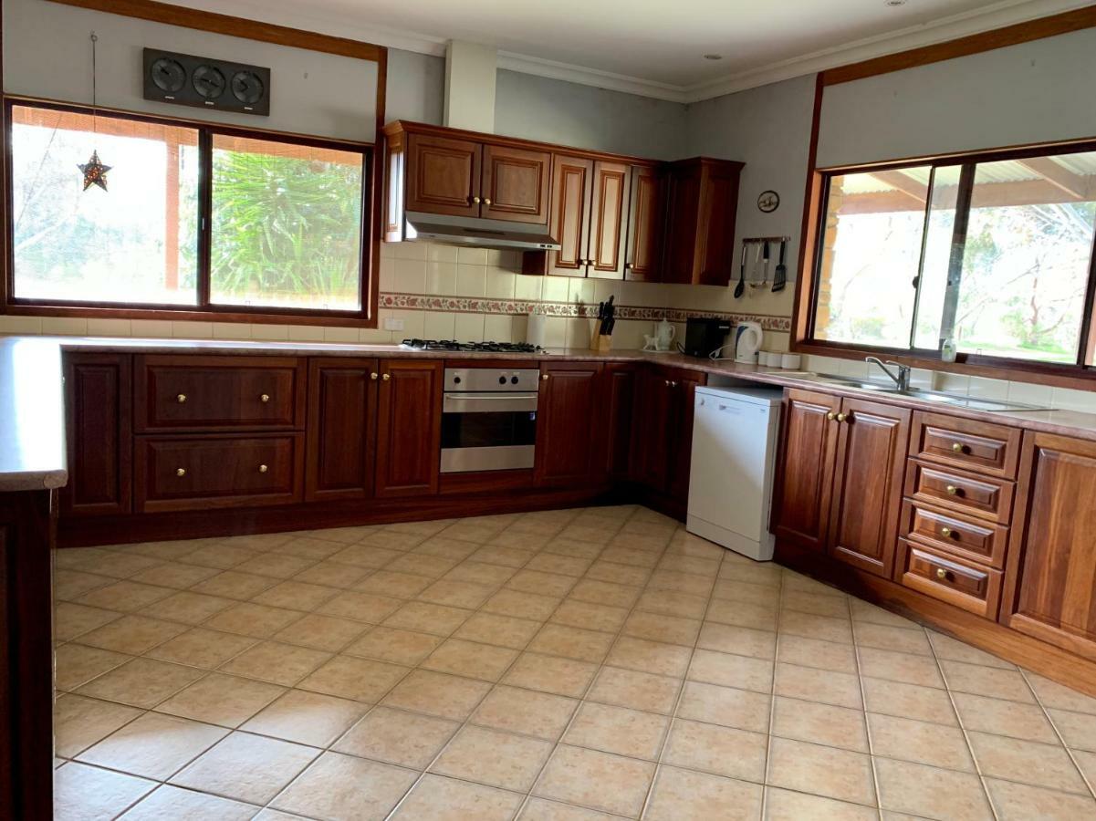 Bee'S Place - 3 Bedroom Home On 10 Acres Of Land With Distant Ocean Views Emu Bay Buitenkant foto
